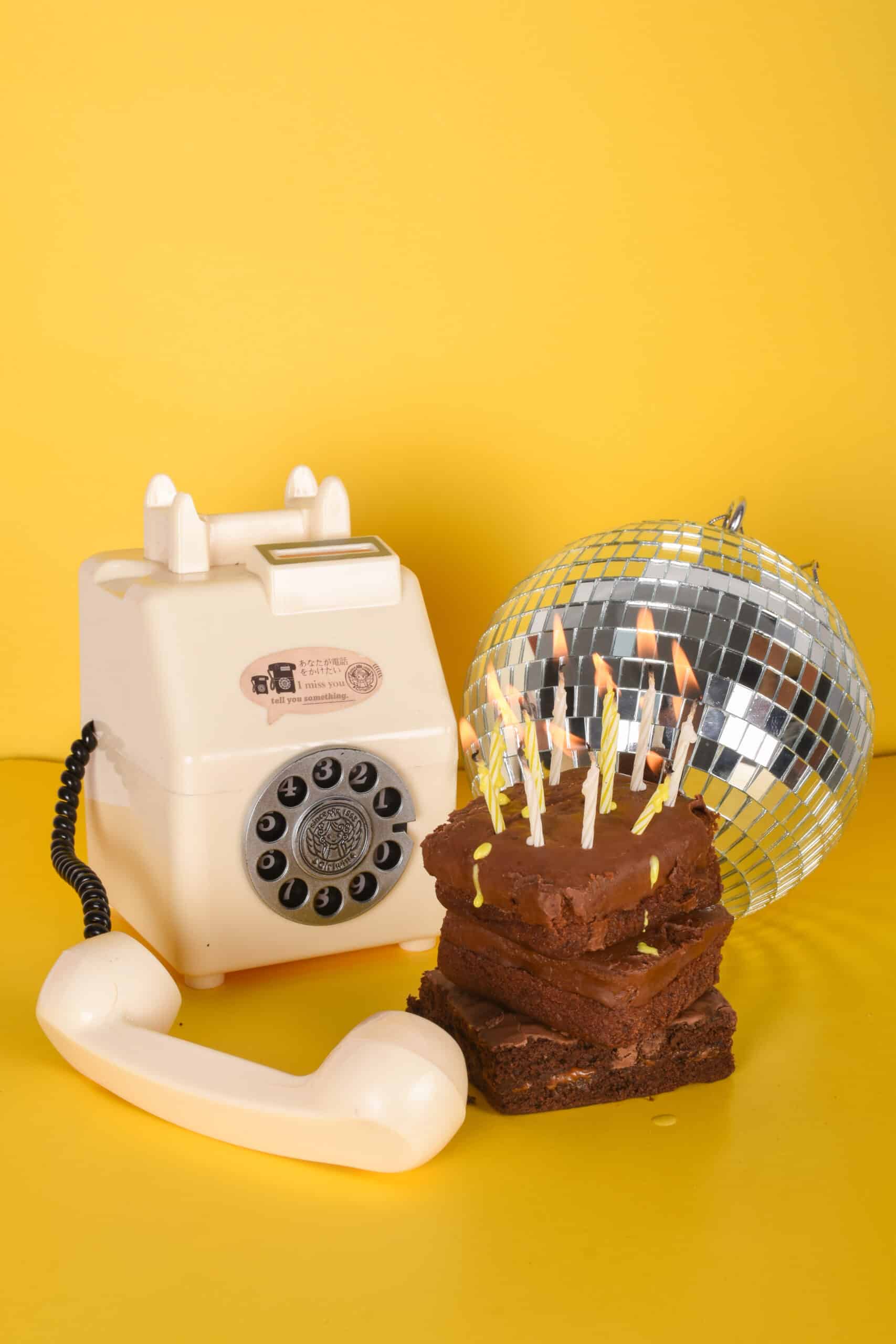 Art direction and photography session led by Salo Martínez, showcasing a cohesive aesthetic and purpose-driven visual concept